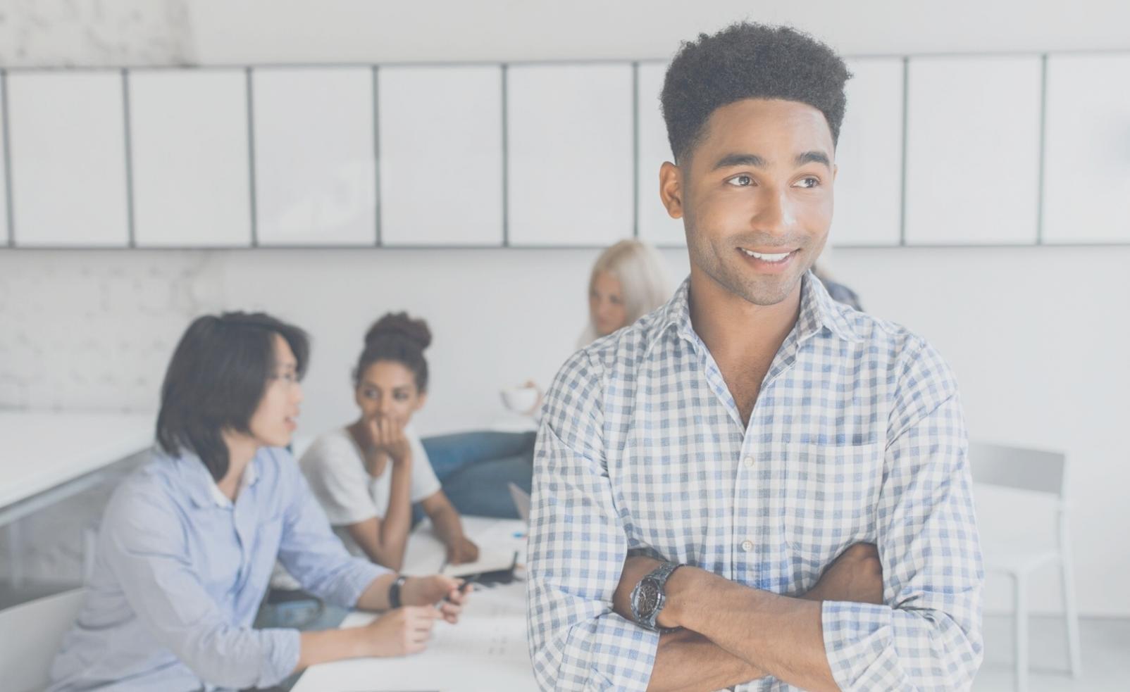 Finanzanalyse-Szenario mit verschiedenen Kennzahlen und Berichten